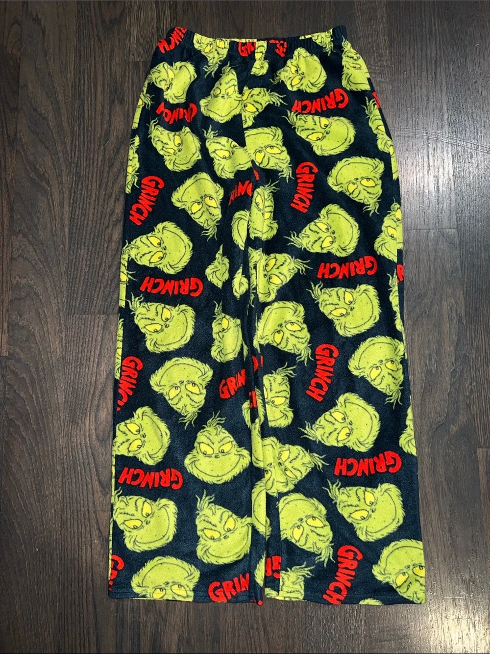 Dr. Seuss The Grinch Kids' Red and White 'Merry Grinchmas' Pajama Set S-L 10-12